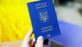 Продовжені паспорти більше не дійсні: українцям пояснили нові правила виїзду за кордон