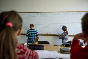 В стране ЕС в школах начнут преподавать украинский язык: детали