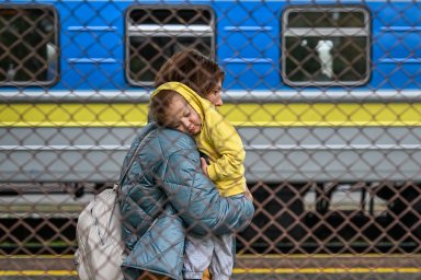 Украинские беженцы в Польше с 1 октября лишатся права на некоторые выплаты: детали